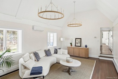 A Rare Opportunity to Own a Piece of Montauk History. Step into - photo 8
