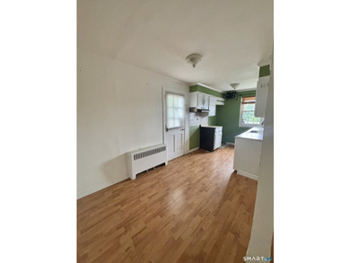 Opportunity knocks! This upper-level end-unit condo in Stamford - photo 9