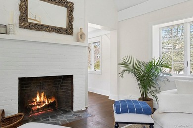 A Rare Opportunity to Own a Piece of Montauk History. Step into - photo 9
