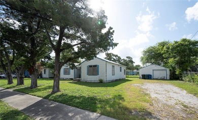 Cash buyers, bring your vision! This 1,238 sq. ft. fixer-upper - photo 3