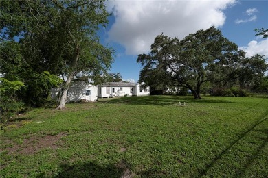 Cash buyers, bring your vision! This 1,238 sq. ft. fixer-upper - photo 4