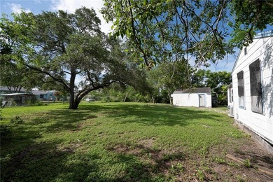 Cash buyers, bring your vision! This 1,238 sq. ft. fixer-upper - photo 6