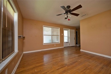 Cash buyers, bring your vision! This 1,238 sq. ft. fixer-upper - photo 8