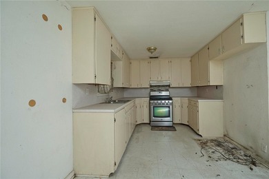 Cash buyers, bring your vision! This 1,238 sq. ft. fixer-upper - photo 10