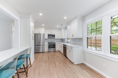 Move-in ready and beautifully renovated, this West Ashley gem - photo 11