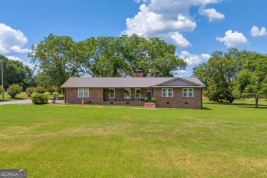 Lake Home For Sale in Hartwell, Georgia