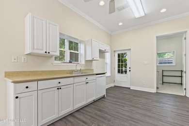Gulf Front Oasis in Old Town Biloxi! Own a slice of paradise in - photo 11