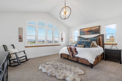 One-of-a-kind equestrian estate. Two homes sitting on two - photo 16