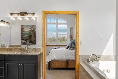 One-of-a-kind equestrian estate. Two homes sitting on two - photo 17