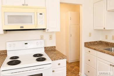 Welcome to this charming 2 bedroom, 1 bathroom home full of - photo 17