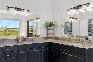 One-of-a-kind equestrian estate. Two homes sitting on two - photo 19