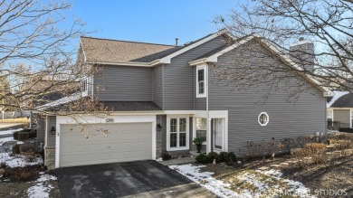 Lake Townhome/Townhouse Sale Pending in Carol Stream, Illinois