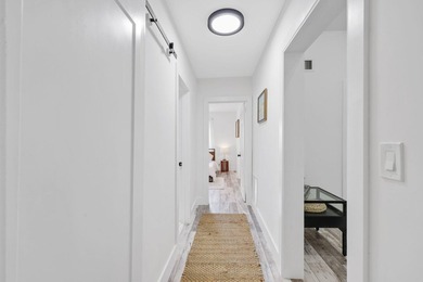 Nestled in the heart of sought-after Flamingo Park, this - photo 11