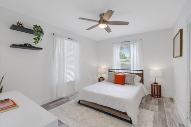 Nestled in the heart of sought-after Flamingo Park, this - photo 12