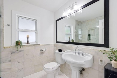 Nestled in the heart of sought-after Flamingo Park, this - photo 14