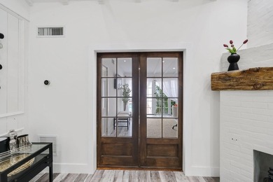 Nestled in the heart of sought-after Flamingo Park, this - photo 17