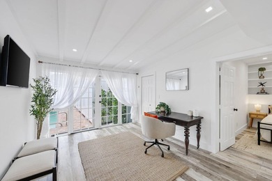 Nestled in the heart of sought-after Flamingo Park, this - photo 18