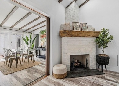 Nestled in the heart of sought-after Flamingo Park, this - photo 19