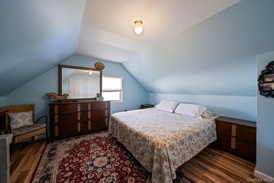 Welcome to this beautifully updated 4-bedroom, 1.5-bath Cape set - photo 20