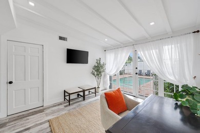 Nestled in the heart of sought-after Flamingo Park, this - photo 20
