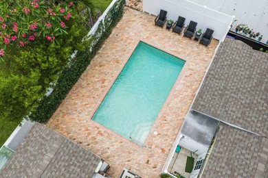 Nestled in the heart of sought-after Flamingo Park, this - photo 30