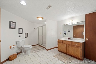 Outstanding 5-BR home (1 non-conforming) w/4 full - photo 32