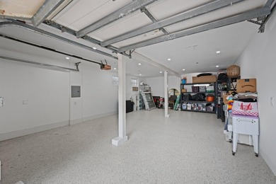 Nestled in the heart of sought-after Flamingo Park, this - photo 33