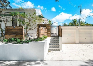 Nestled in the heart of sought-after Flamingo Park, this - photo 34