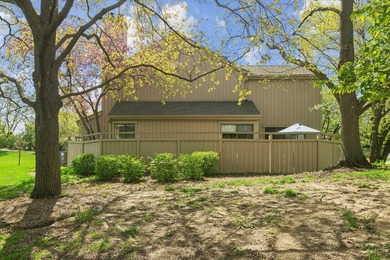 Bright, sun-filled end-unit townhouse that feels like a - photo 2