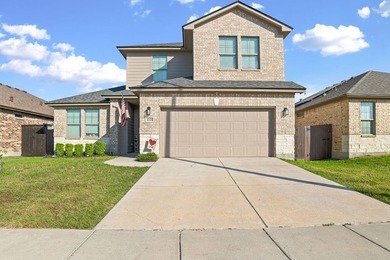 Thoughtfully designed and impeccably maintained, this 4-bedroom - photo 1