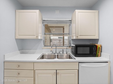 Discover the perfect blend of comfort and convenience in this - photo 9