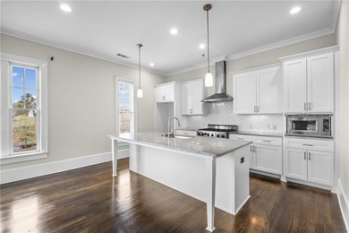 Stunning 4th-floor residence (Unit 403) in the heart of Vickery