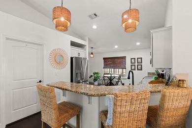 This delightful, move-in ready home welcomes you with a spacious - photo 11