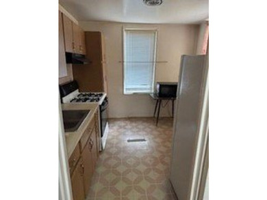Spacious one bedroom Coop with lots of windows allowing lots of - photo 11