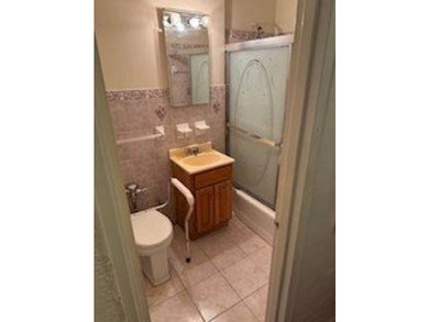Spacious one bedroom Coop with lots of windows allowing lots of - photo 13