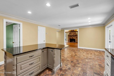 Set on 2.36 acres shaded by beautiful oak trees, this Gulfport - photo 14