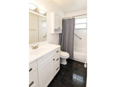 Chic and bright 2 bedroom corner unit in sought after Cedar - photo 16
