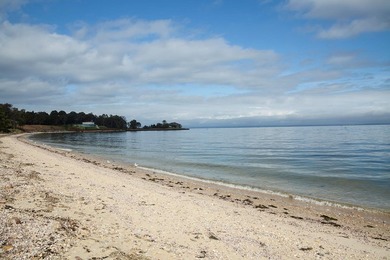 Rare and Remarkable Waterfront Offering on Centre Island An - photo 26