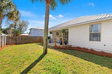 This delightful, move-in ready home welcomes you with a spacious - photo 31