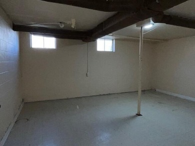 Charming 4-bedroom home! Corner lot, very spacious, large - photo 31