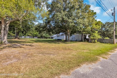 Set on 2.36 acres shaded by beautiful oak trees, this Gulfport - photo 38