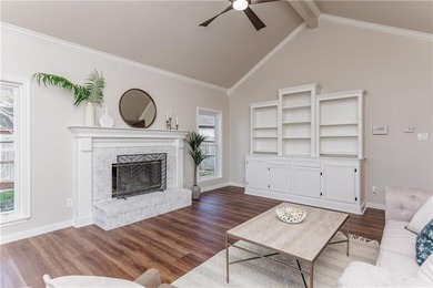 Set in Kings Crossing, one of the area's most sought after - photo 8