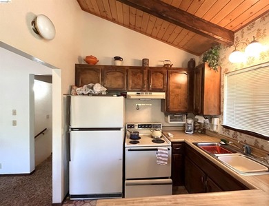 This Yosemite area home in the pines called 'Lil Oak Hill' is - photo 11