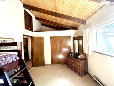 This Yosemite area home in the pines called 'Lil Oak Hill' is - photo 19