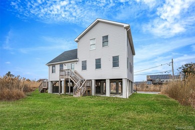 Waterfront Luxury Living | East Patchogue Welcome to an - photo 7