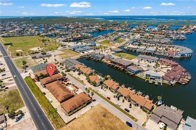 Perfect Island living! Spacious 3-bedroom, 2.5-bath townhome in - photo 2