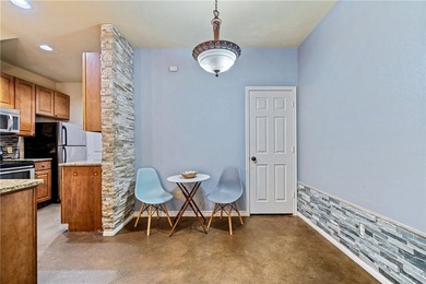 Perfect Island living! Spacious 3-bedroom, 2.5-bath townhome in - photo 7