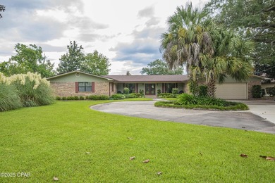 Welcome to 808 Plantation Drive, a stunning blend of plantation - photo 4