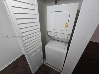 AMAZING APARTMENT, LAMINATE FLOORS, ONE BEDROOM, ONE BATHROOM - photo 15