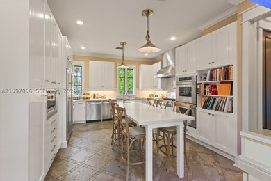 Timeless colonial-style residence, also known as Villa Rosa, set - photo 21